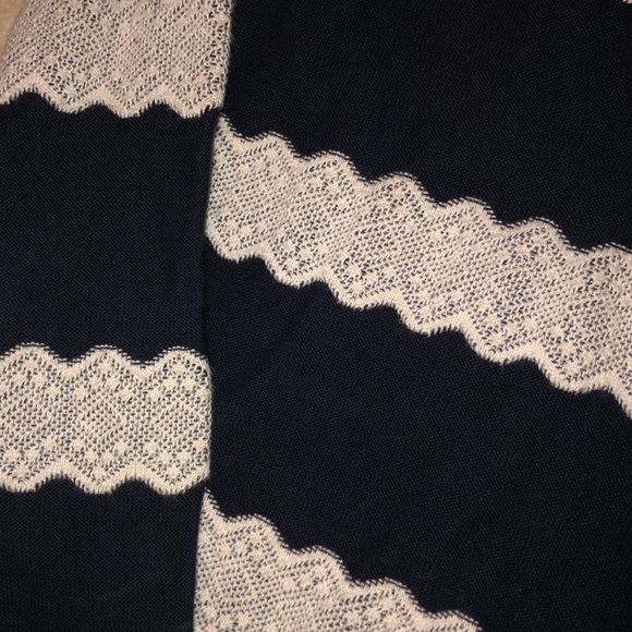 Cute long sleeve from American Eagle - Picture 3 of 3